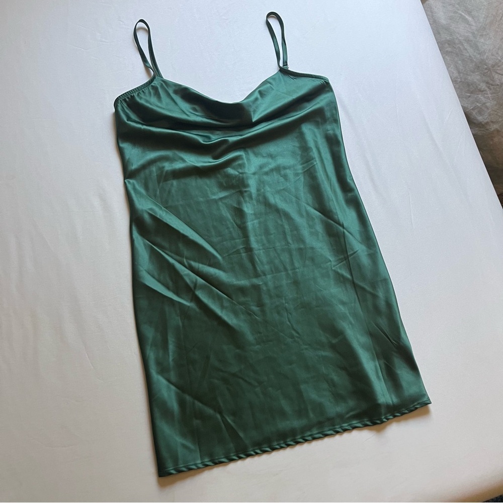 NWT HEIRESS BEVERLY HILLS emerald‎ green draped cowl satin sleeveless slip mini
